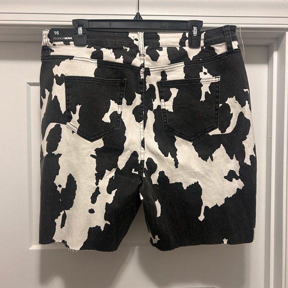 New cow print shorts 16 - Picture 3 of 5